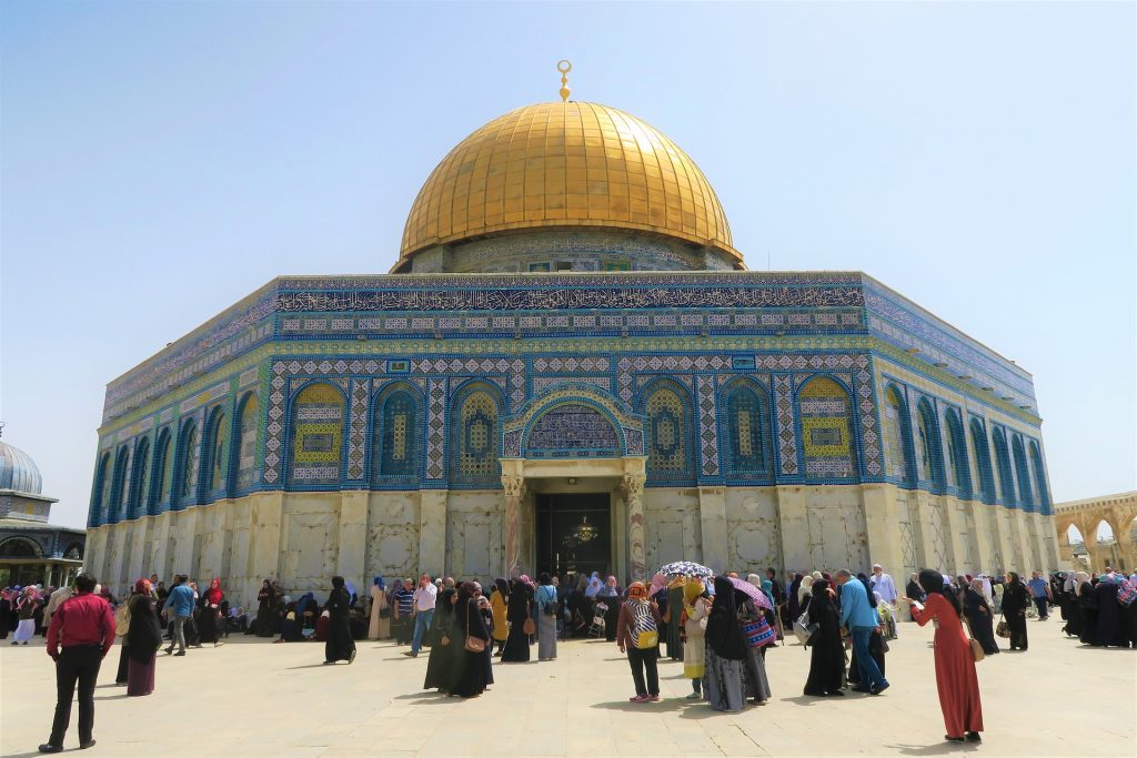 https://mdw-travel-data-us-east-1.s3.amazonaws.com/img/country/Israel/Hacarmelit-Market/img_00.jpg