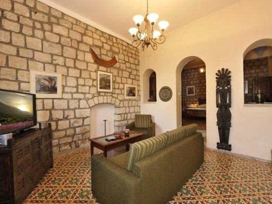 https://mdw-travel-data-us-east-1.s3.amazonaws.com/img/country/Israel/Hameiri-Dairy/img_02.jpg