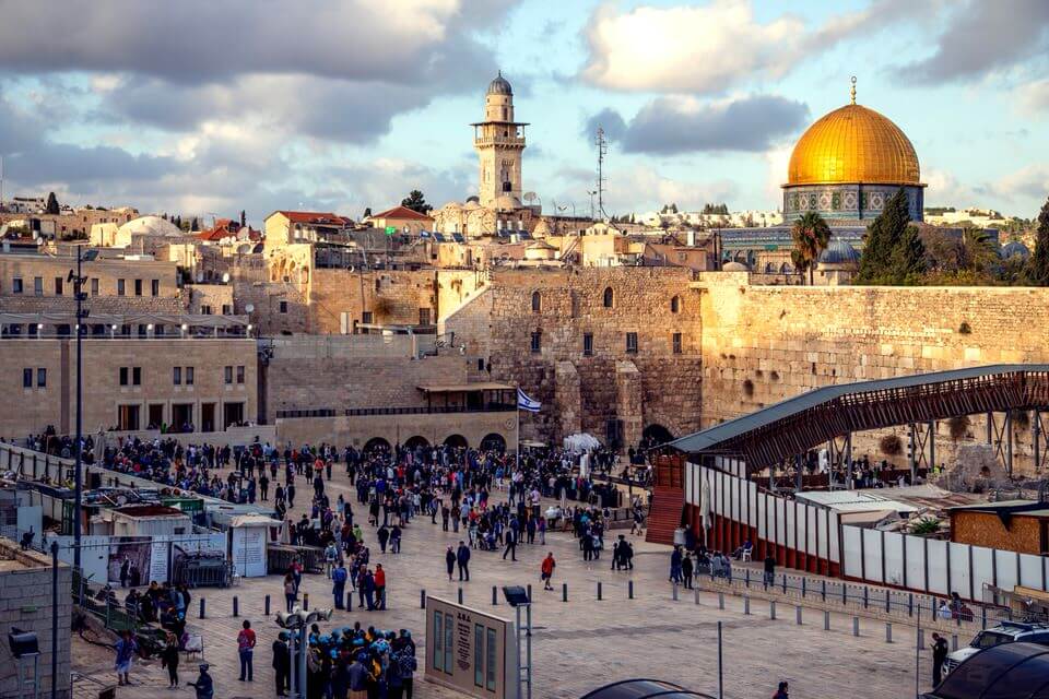 https://mdw-travel-data-us-east-1.s3.amazonaws.com/img/country/Israel/Hamelacha-Street/img_03.jpg