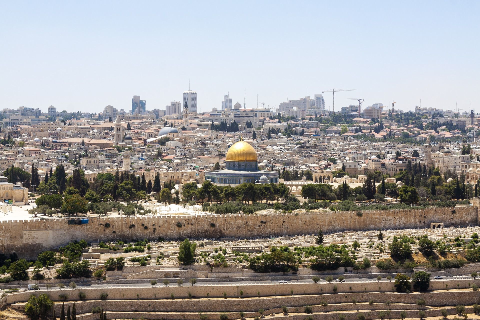 https://mdw-travel-data-us-east-1.s3.amazonaws.com/img/country/Israel/Hatzmaot-Square/img_03.jpg