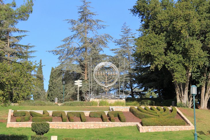 https://mdw-travel-data-us-east-1.s3.amazonaws.com/img/country/Israel/Herzl-Street/img_01.jpg