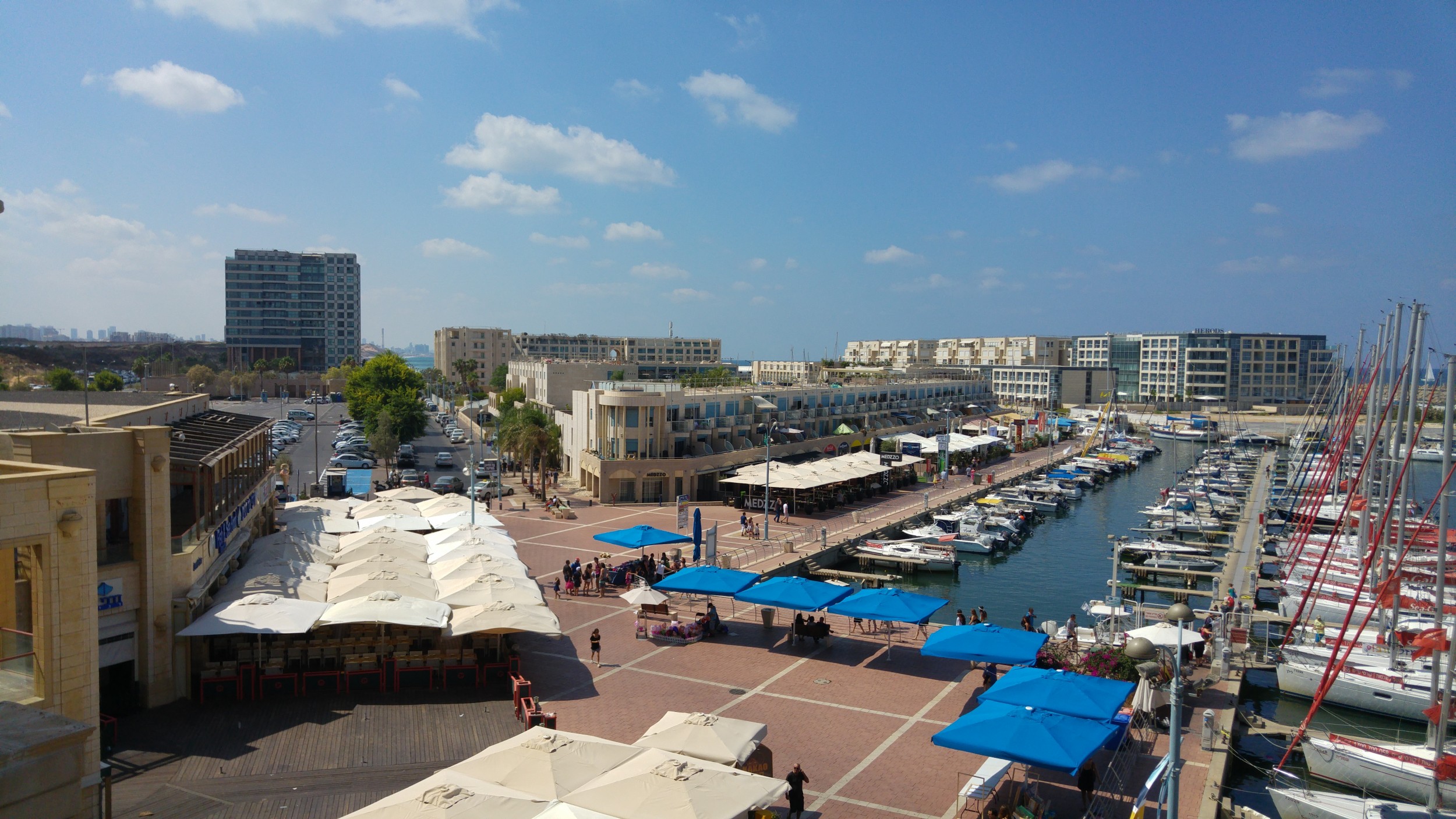 https://mdw-travel-data-us-east-1.s3.amazonaws.com/img/country/Israel/Herzliya-Marina-Market/img_01.jpg
