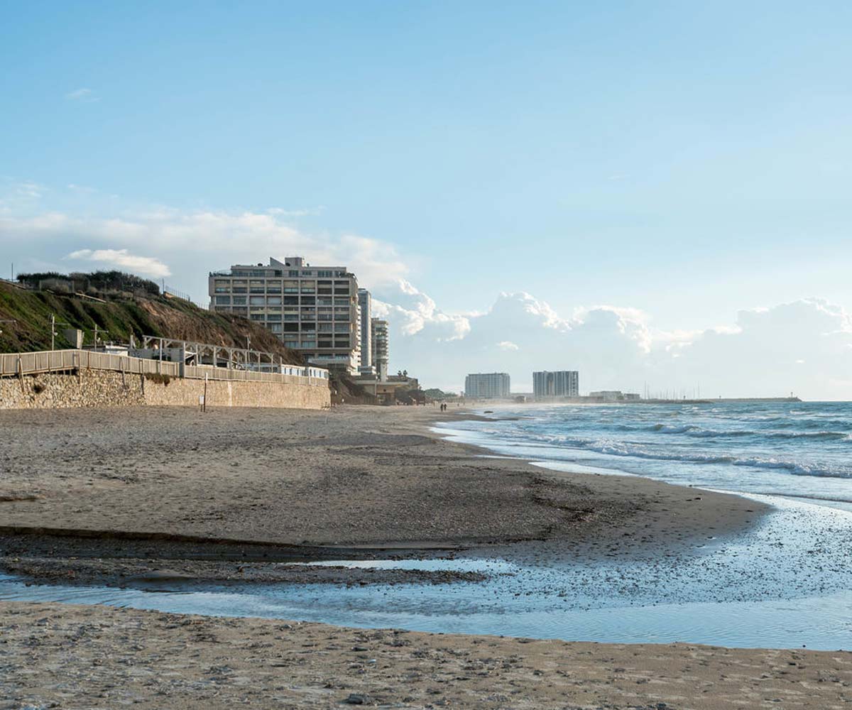 https://mdw-travel-data-us-east-1.s3.amazonaws.com/img/country/Israel/Hof-HaSharon-Park/img_01.jpg