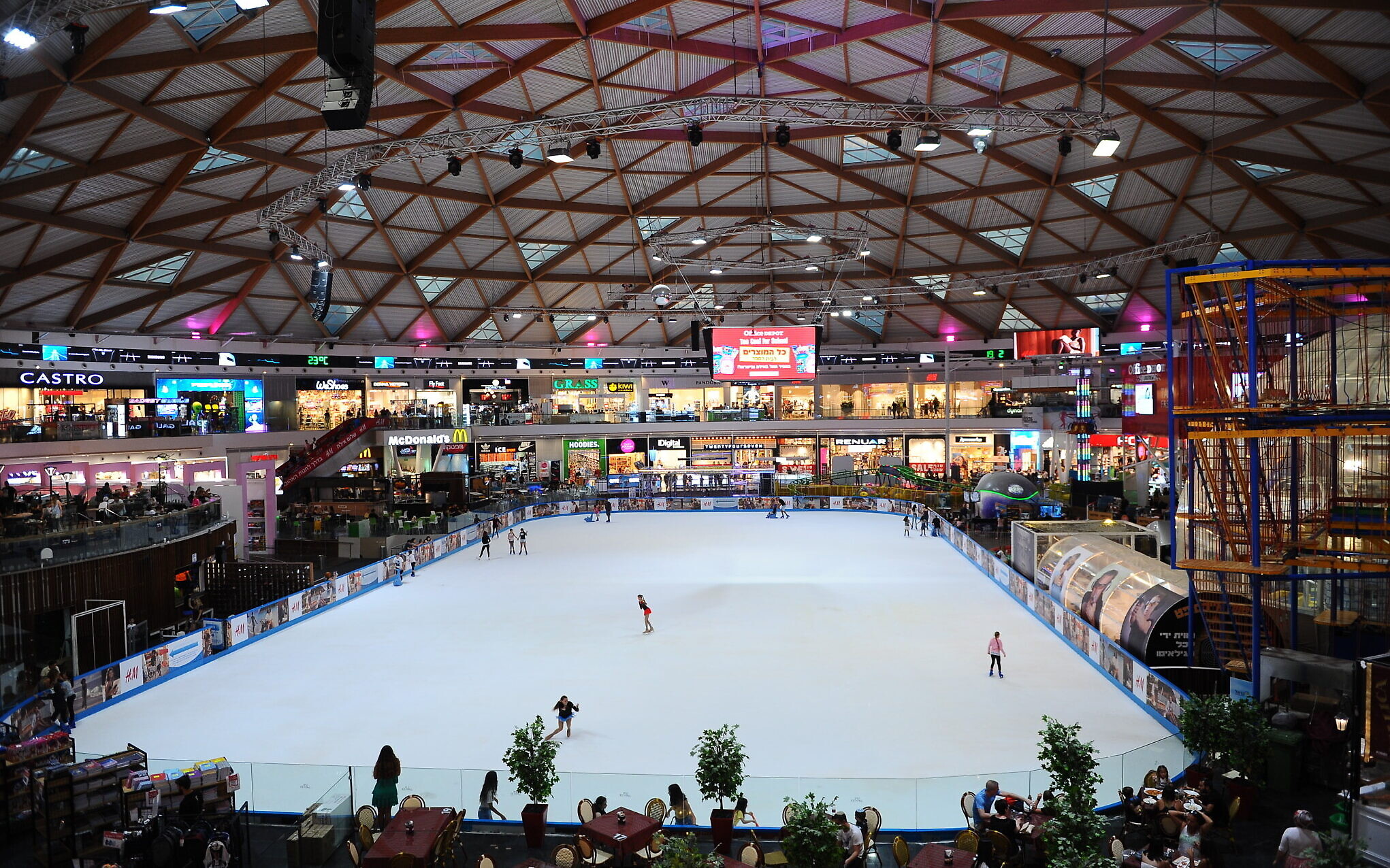 https://mdw-travel-data-us-east-1.s3.amazonaws.com/img/country/Israel/Ice-Mall-Eilat/img_02.jpg
