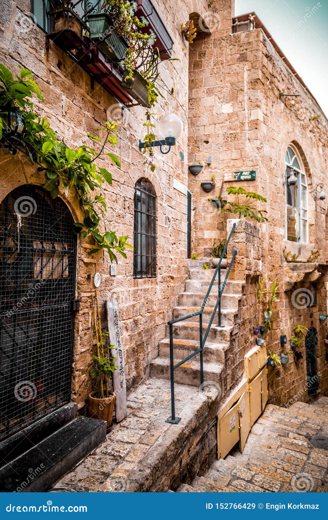 https://mdw-travel-data-us-east-1.s3.amazonaws.com/img/country/Israel/Jaffa-Old-City/img_02.jpg