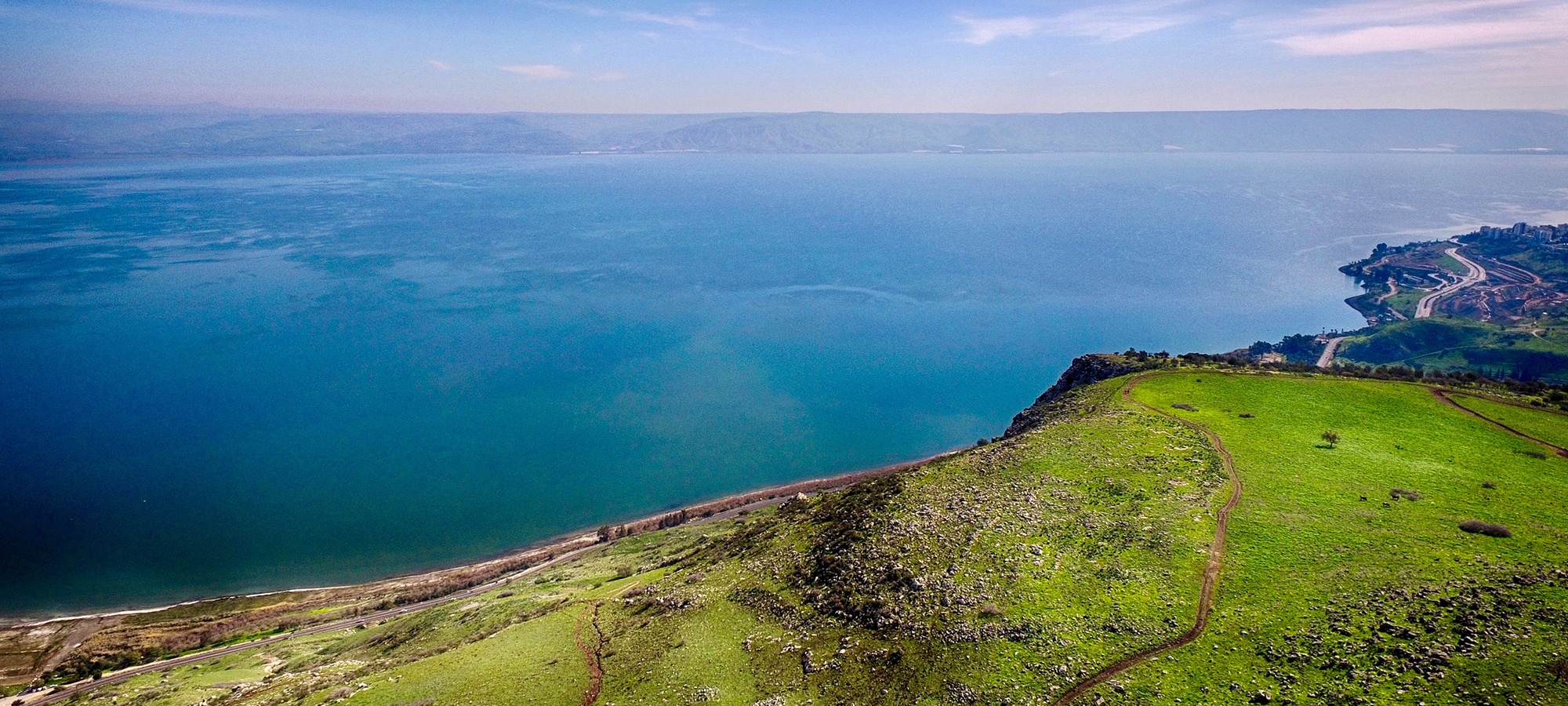 https://mdw-travel-data-us-east-1.s3.amazonaws.com/img/country/Israel/Kinneret-Courtyard/img_02.jpg