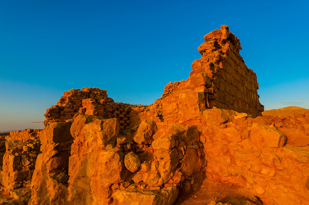 https://mdw-travel-data-us-east-1.s3.amazonaws.com/img/country/Israel/Masada-National-Park/img_03.jpg