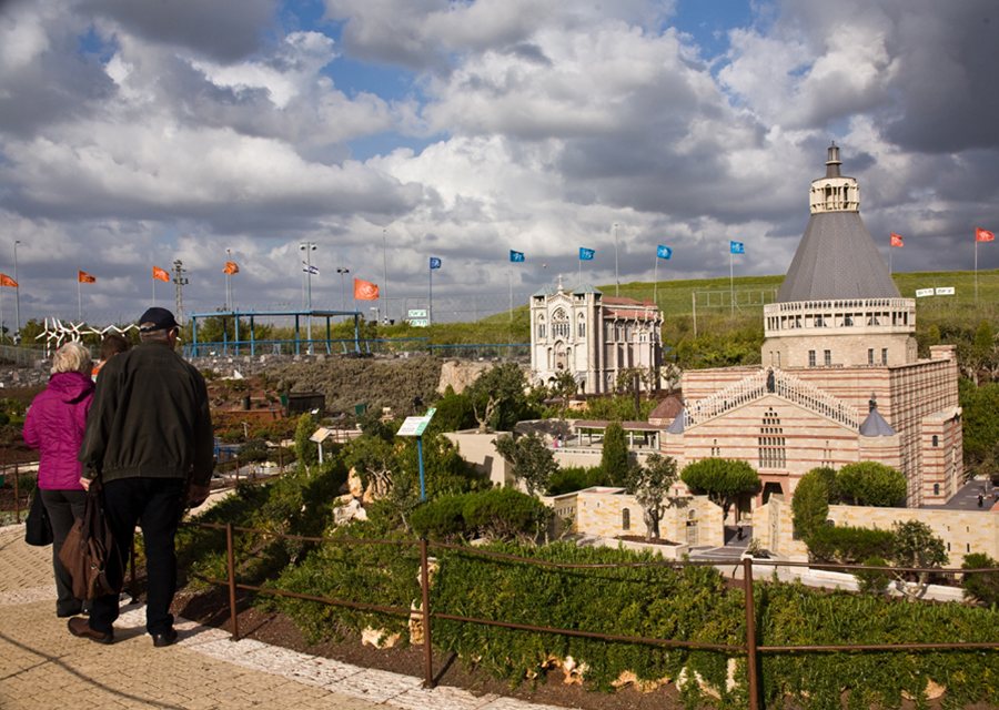 https://mdw-travel-data-us-east-1.s3.amazonaws.com/img/country/Israel/Mini-Israel/img_00.jpg