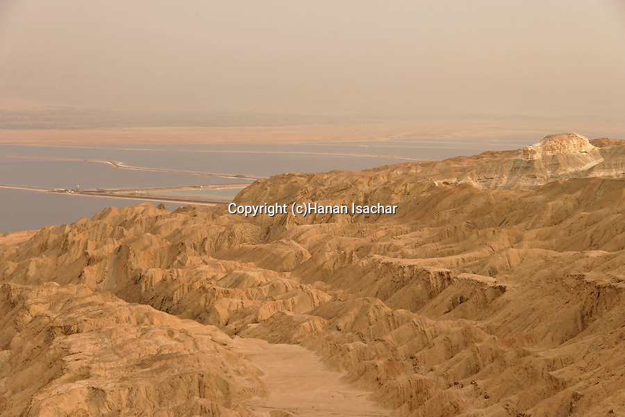 https://mdw-travel-data-us-east-1.s3.amazonaws.com/img/country/Israel/Mount-Sodom/img_02.jpg