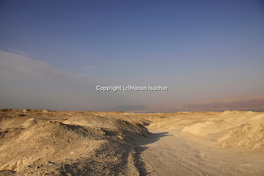 https://mdw-travel-data-us-east-1.s3.amazonaws.com/img/country/Israel/Mount-Sodom/img_03.jpg