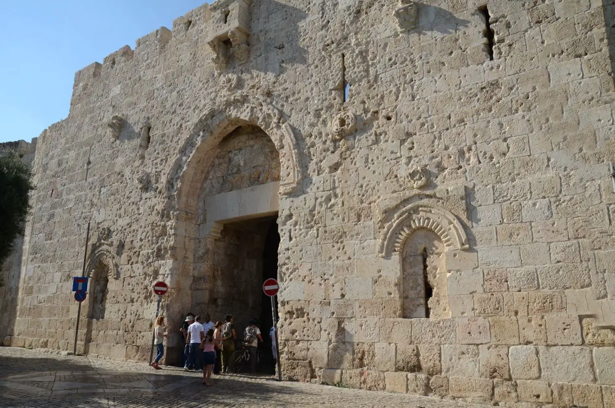 https://mdw-travel-data-us-east-1.s3.amazonaws.com/img/country/Israel/Mount-Zion-Cemetery/img_03.jpg