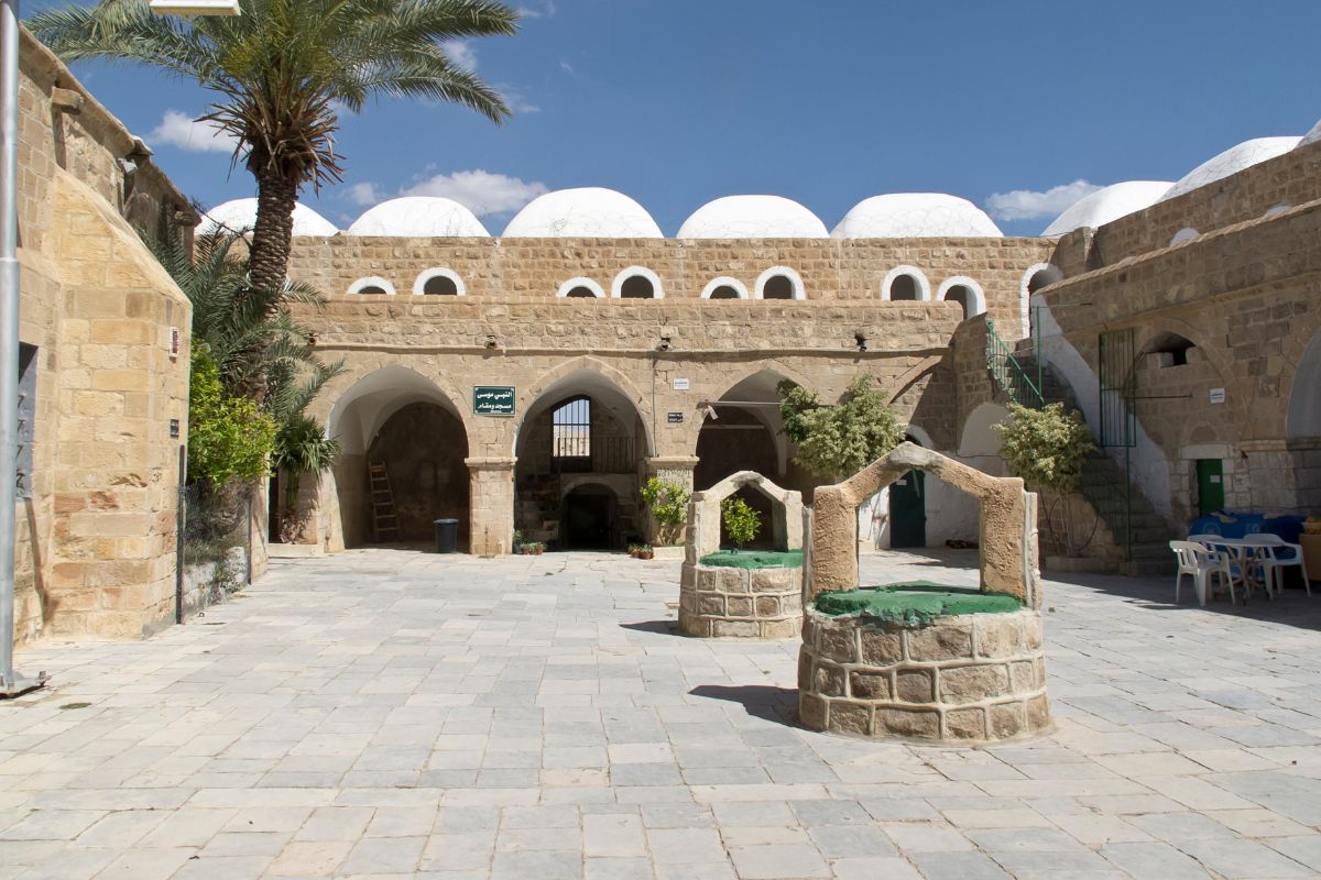https://mdw-travel-data-us-east-1.s3.amazonaws.com/img/country/Israel/Nabi-Musa-Mosque/img_01.jpg