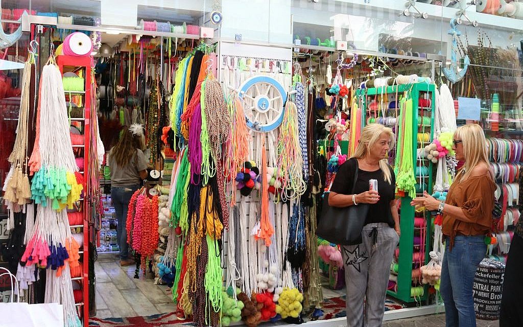 https://mdw-travel-data-us-east-1.s3.amazonaws.com/img/country/Israel/Nahalat-Binyamin-Arts-and-Crafts-Fair/img_02.jpg