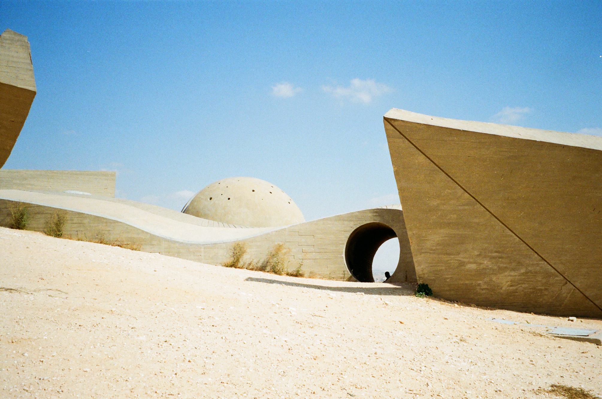 https://mdw-travel-data-us-east-1.s3.amazonaws.com/img/country/Israel/Negev-Brigade-Monument/img_00.jpg