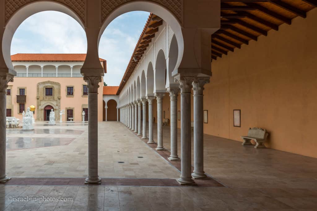 https://mdw-travel-data-us-east-1.s3.amazonaws.com/img/country/Israel/Ralli-Museum-Caesarea/img_01.jpg