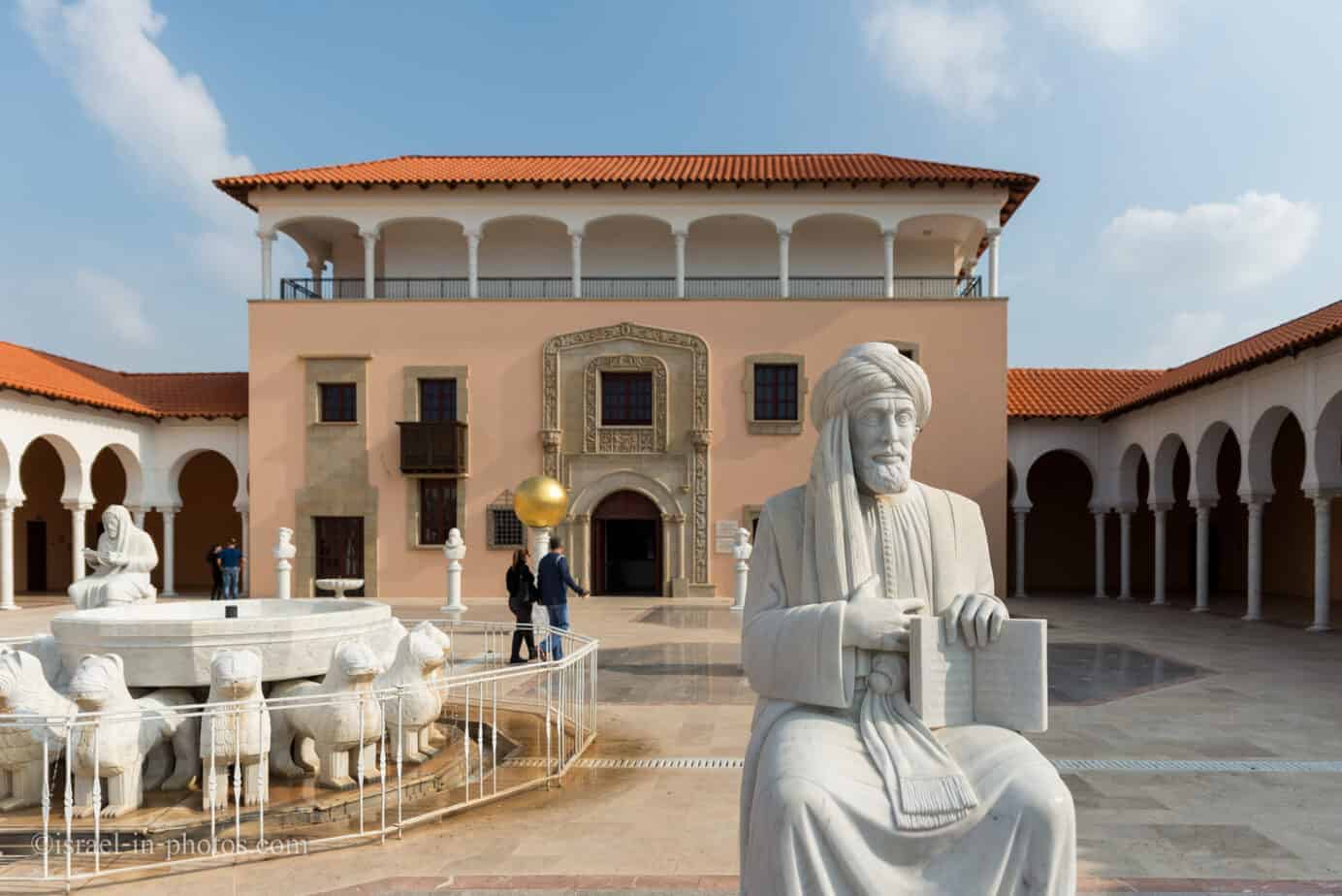 https://mdw-travel-data-us-east-1.s3.amazonaws.com/img/country/Israel/Ralli-Museum-Caesarea/img_03.jpg