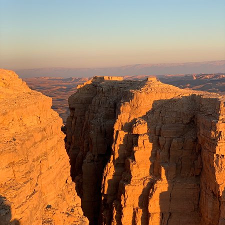 https://mdw-travel-data-us-east-1.s3.amazonaws.com/img/country/Israel/Ramon-Crater-Visitor-Center/img_02.jpg