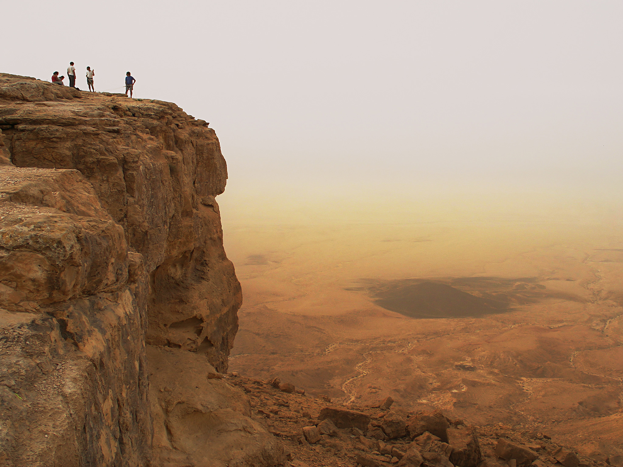 https://mdw-travel-data-us-east-1.s3.amazonaws.com/img/country/Israel/Ramon-Crater/img_01.jpg
