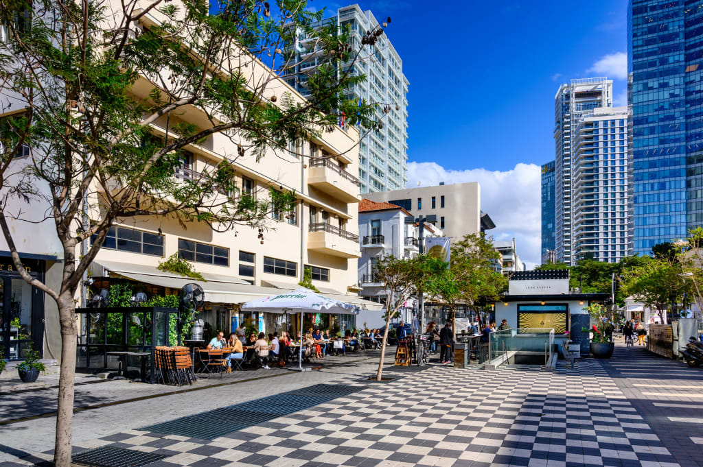 https://mdw-travel-data-us-east-1.s3.amazonaws.com/img/country/Israel/Rothschild-Boulevard/img_03.jpg