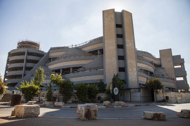https://mdw-travel-data-us-east-1.s3.amazonaws.com/img/country/Israel/Scottish-Cemetery/img_02.jpg