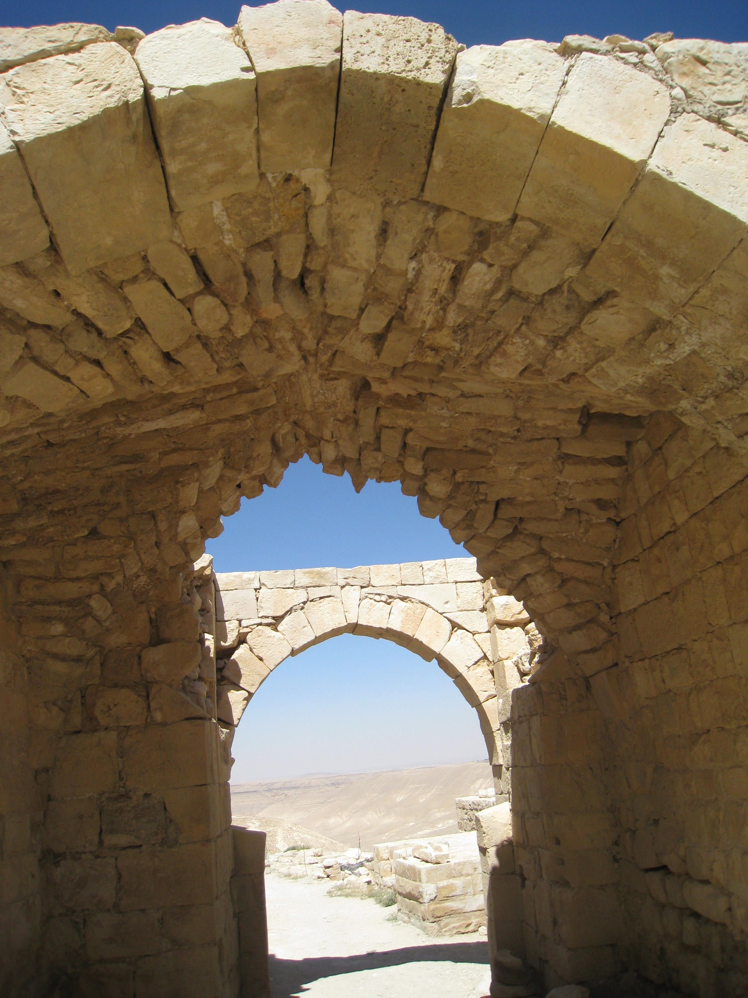 https://mdw-travel-data-us-east-1.s3.amazonaws.com/img/country/Israel/Shobak-Castle/img_02.jpg