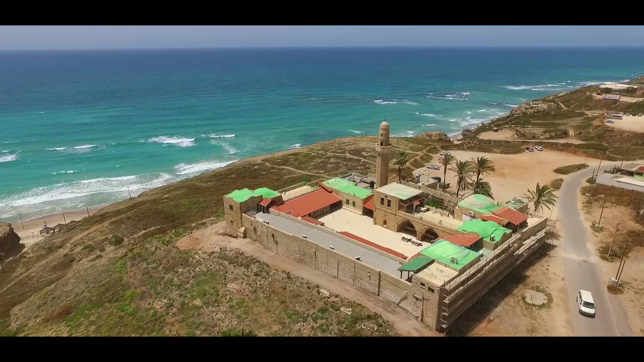 https://mdw-travel-data-us-east-1.s3.amazonaws.com/img/country/Israel/Sidna-Ali-Mosque/img_02.jpg