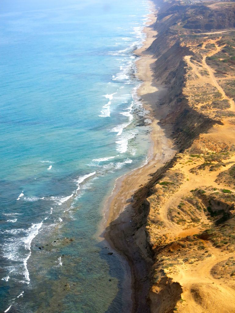 https://mdw-travel-data-us-east-1.s3.amazonaws.com/img/country/Israel/The-Cliff-Beach/img_02.jpg