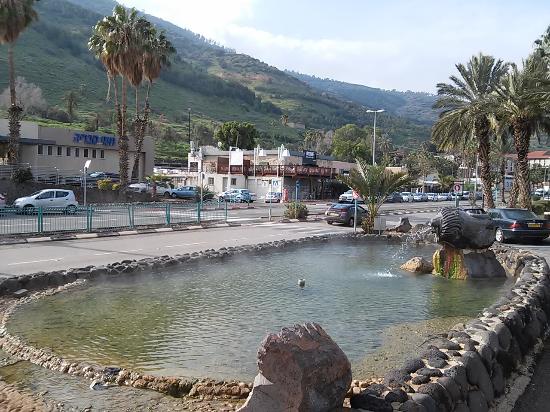 https://mdw-travel-data-us-east-1.s3.amazonaws.com/img/country/Israel/Tiberias-Hot-Springs/img_03.jpg
