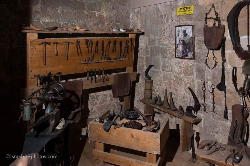 https://mdw-travel-data-us-east-1.s3.amazonaws.com/img/country/Israel/Treasures-in-the-Wall-Museum/img_00.jpg