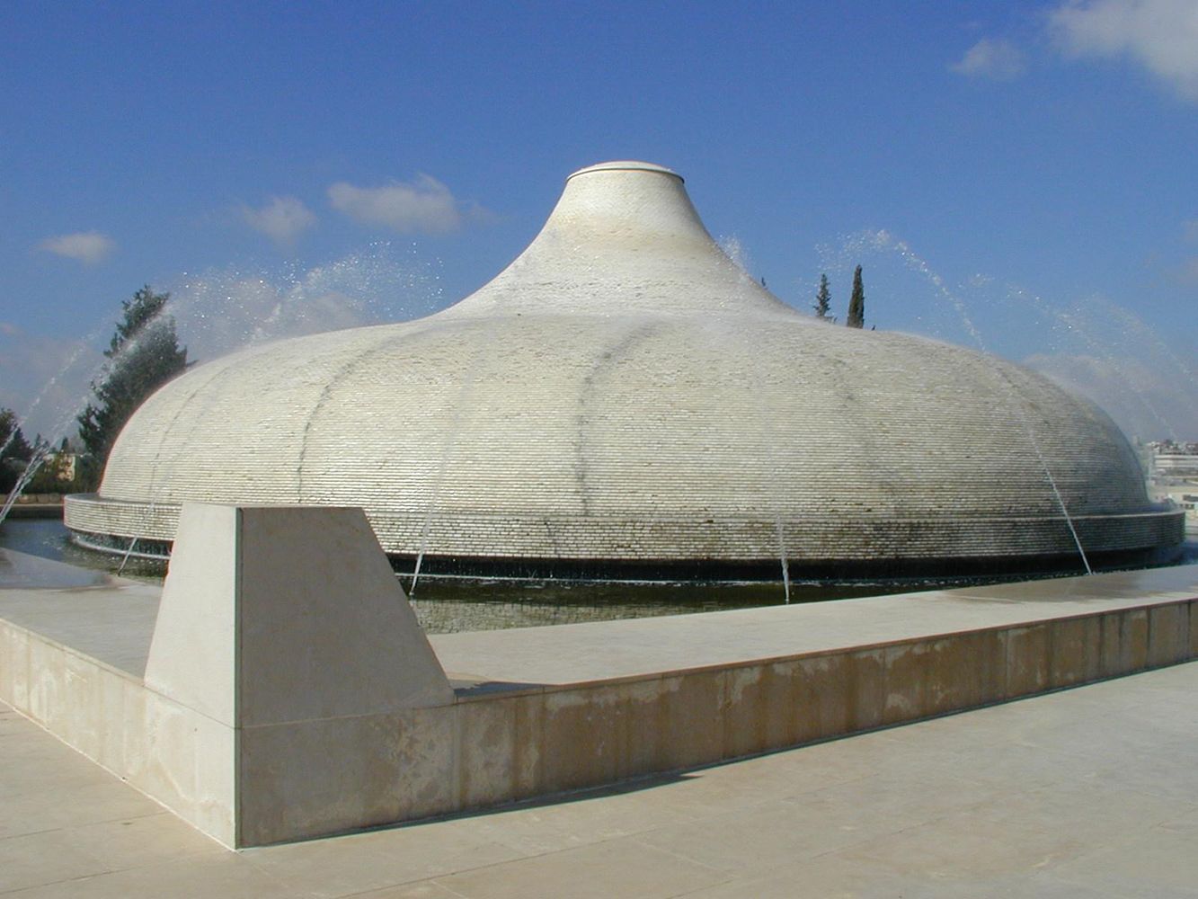 https://mdw-travel-data-us-east-1.s3.amazonaws.com/img/country/Israel/Treasures-in-the-Wall-Museum/img_01.jpg