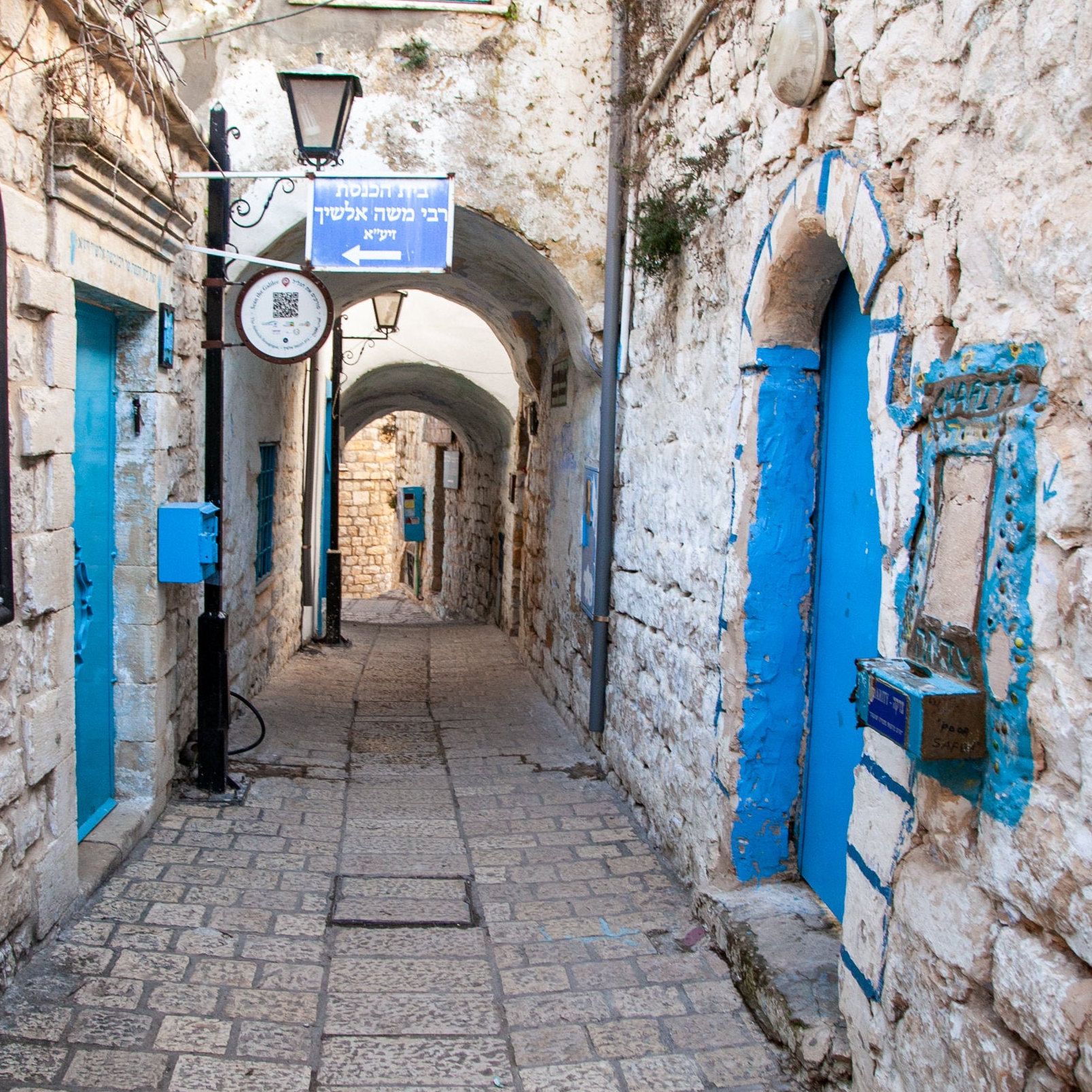https://mdw-travel-data-us-east-1.s3.amazonaws.com/img/country/Israel/Tzfat-Old-City/img_03.jpg