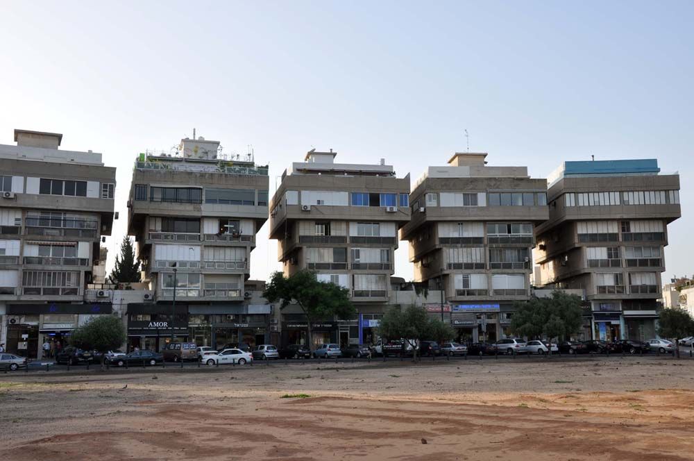 https://mdw-travel-data-us-east-1.s3.amazonaws.com/img/country/Israel/Upside-Down-House/img_02.jpg