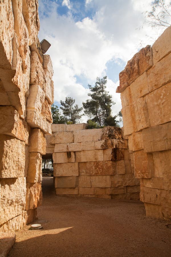 https://mdw-travel-data-us-east-1.s3.amazonaws.com/img/country/Israel/Yad-Vashem/img_03.jpg