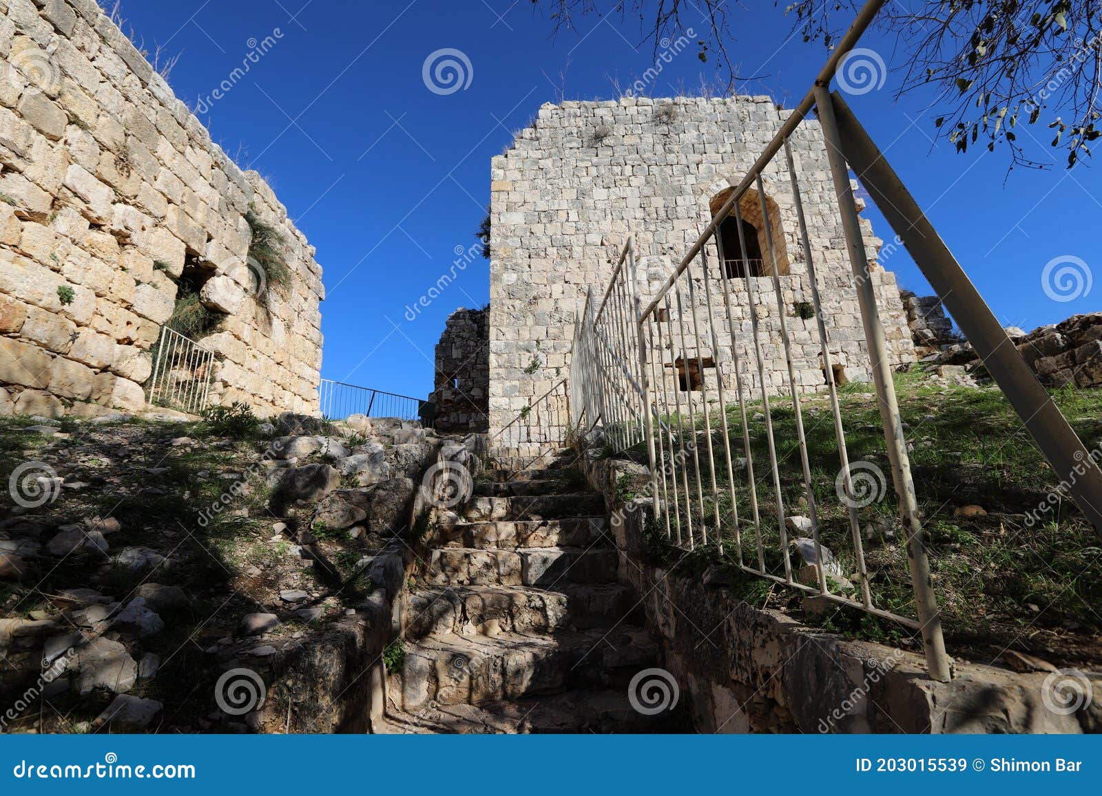 https://mdw-travel-data-us-east-1.s3.amazonaws.com/img/country/Israel/Yehiam-Castle/img_01.jpg