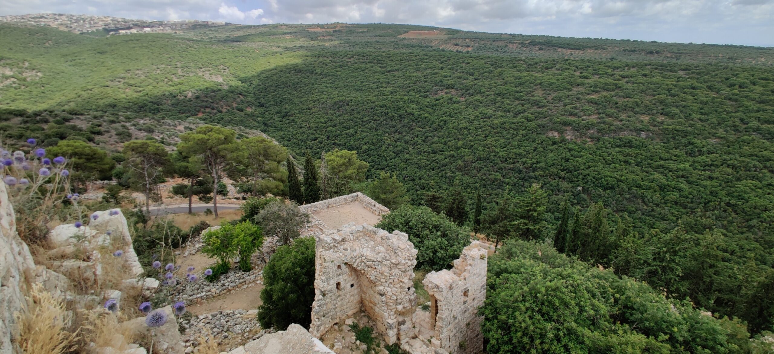 https://mdw-travel-data-us-east-1.s3.amazonaws.com/img/country/Israel/Yehiam-Fortress-National-Park/img_01.jpg