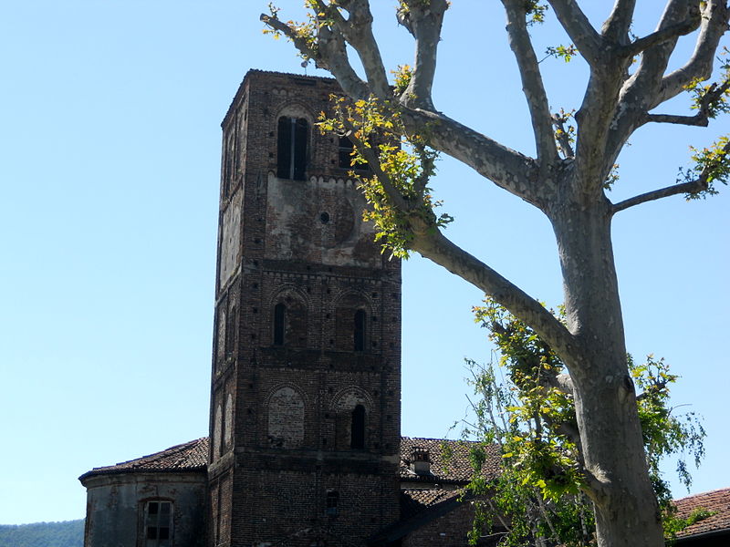 https://mdw-travel-data-us-east-1.s3.amazonaws.com/img/country/Italy/Abbadia-di-Stura-Castle/img_01.jpg