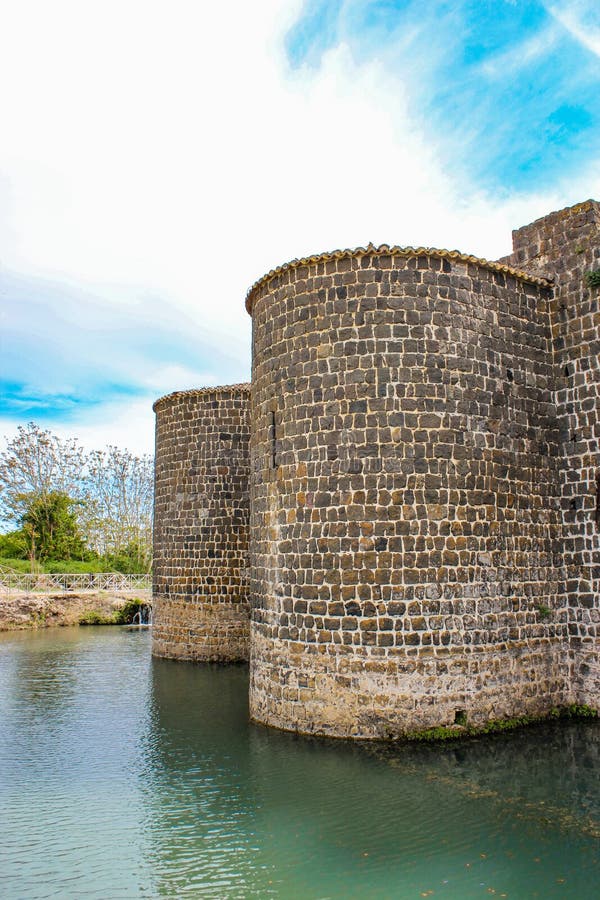 https://mdw-travel-data-us-east-1.s3.amazonaws.com/img/country/Italy/Abbadia-di-Stura-Castle/img_02.jpg