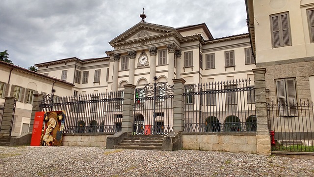 https://mdw-travel-data-us-east-1.s3.amazonaws.com/img/country/Italy/Accademia-Carrara/img_04.jpg
