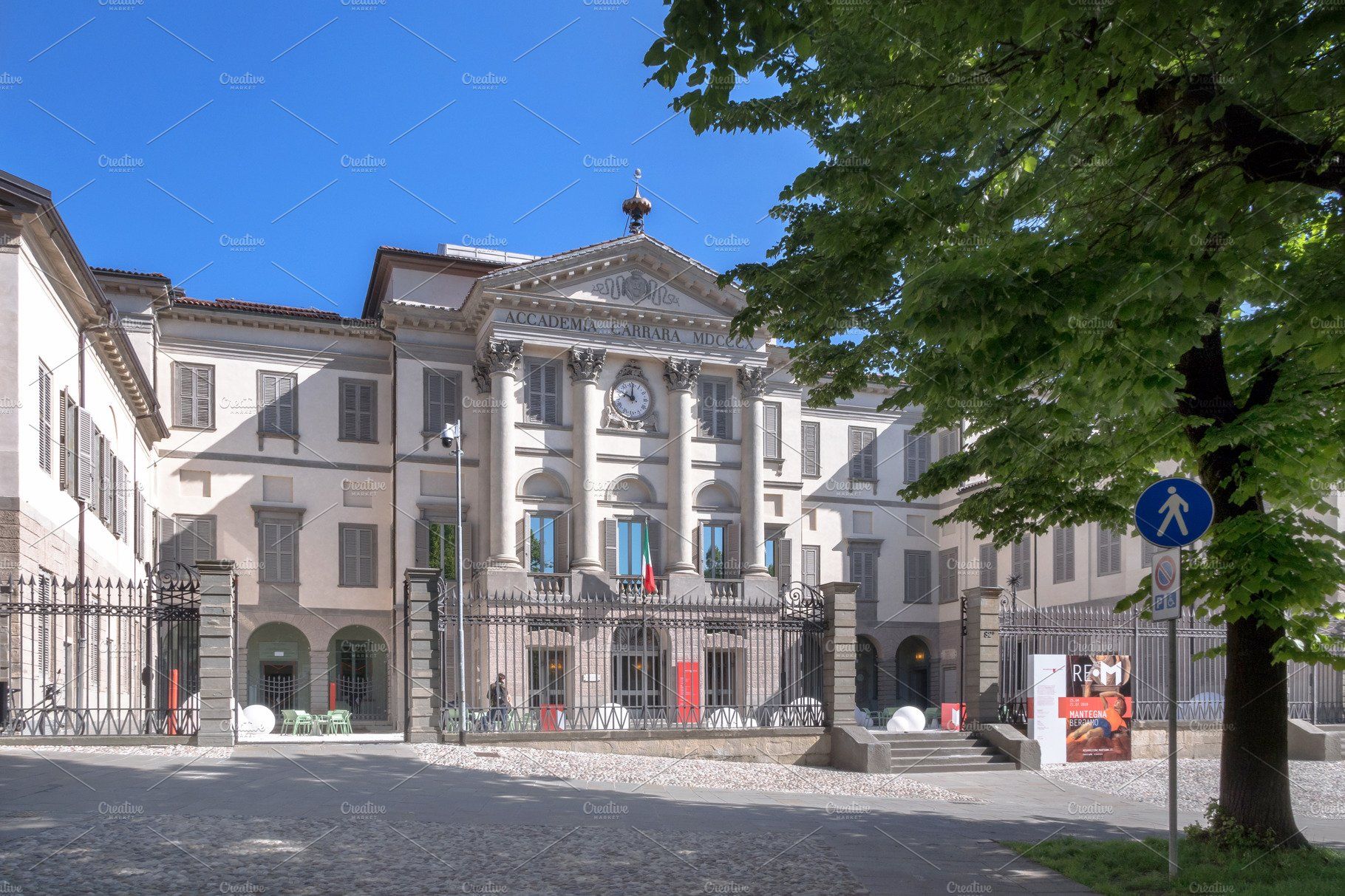 https://mdw-travel-data-us-east-1.s3.amazonaws.com/img/country/Italy/Accademia-Carrara/img_05.jpg