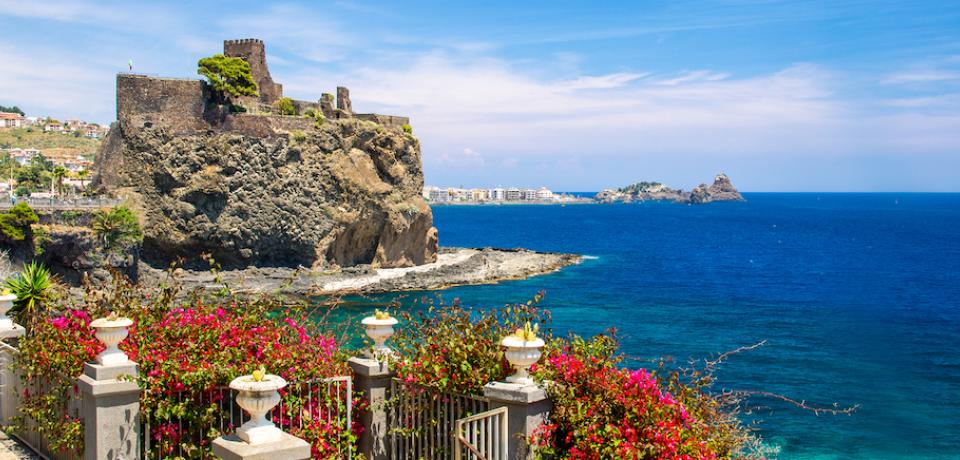 https://mdw-travel-data-us-east-1.s3.amazonaws.com/img/country/Italy/Aci-Castello/img_03.jpg