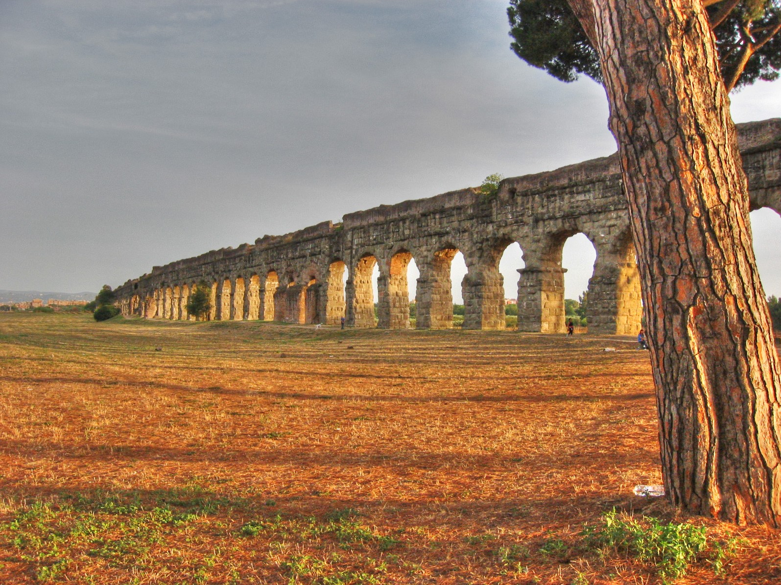 https://mdw-travel-data-us-east-1.s3.amazonaws.com/img/country/Italy/Acquedotto-Romano-di-Catania/img_03.jpg