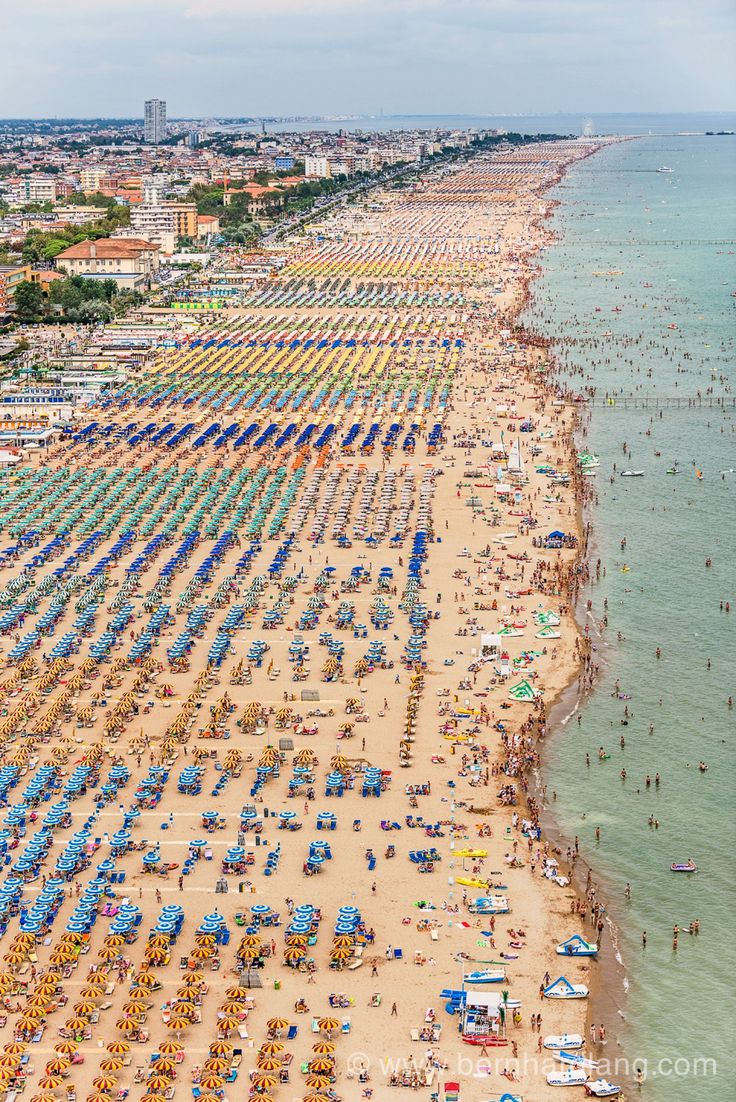 https://mdw-travel-data-us-east-1.s3.amazonaws.com/img/country/Italy/Adriatic-Sea-Beaches/img_01.jpg
