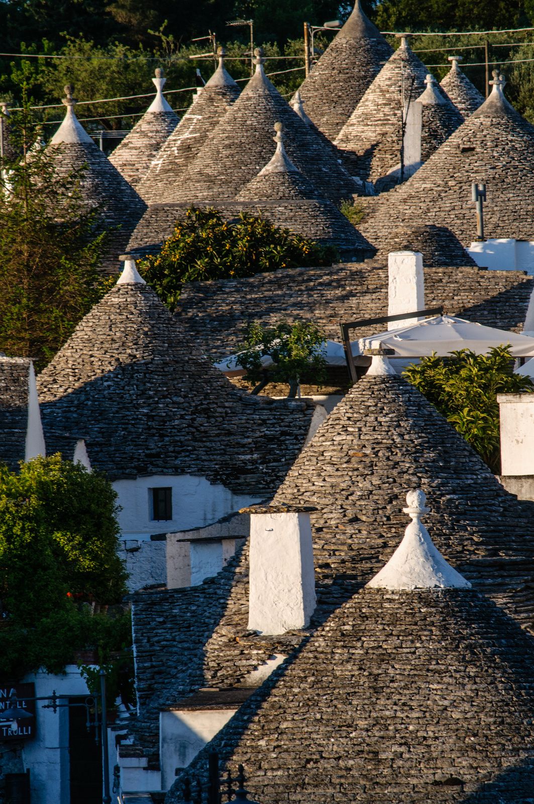https://mdw-travel-data-us-east-1.s3.amazonaws.com/img/country/Italy/Alberobello/img_01.jpg