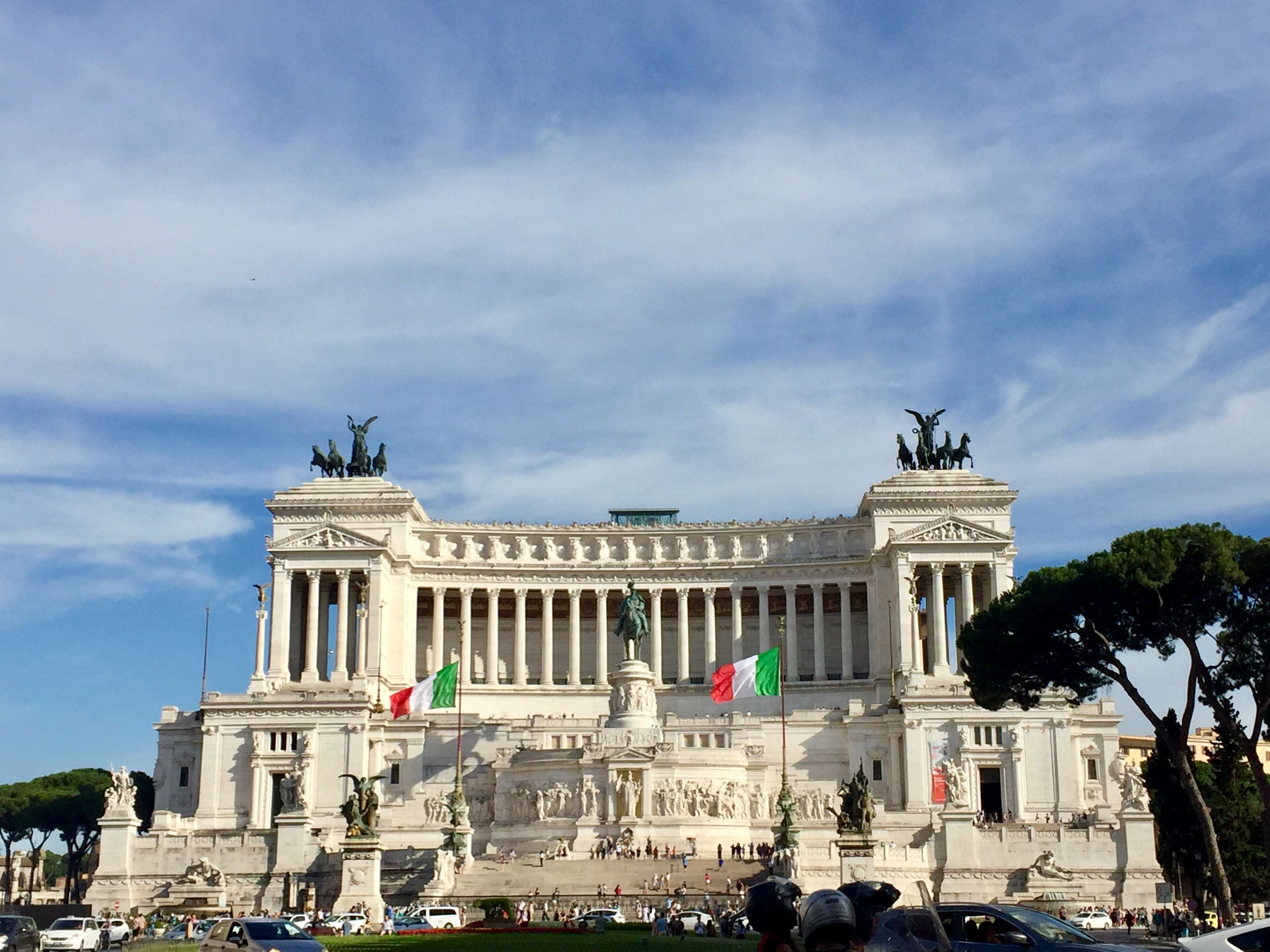 https://mdw-travel-data-us-east-1.s3.amazonaws.com/img/country/Italy/Altare-della-Patria/img_05.jpg