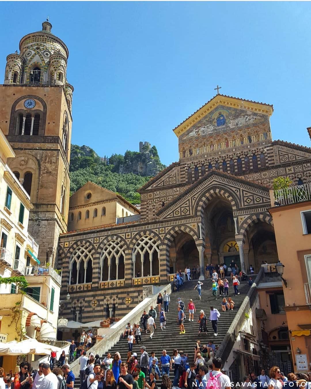 https://mdw-travel-data-us-east-1.s3.amazonaws.com/img/country/Italy/Amalfi-Cathedral/img_02.jpg