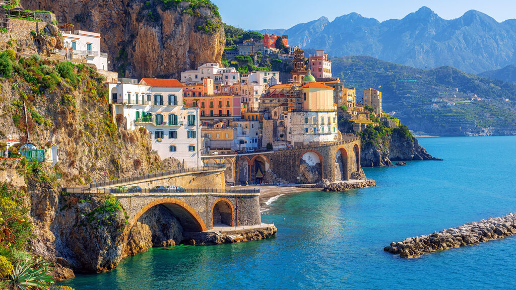 https://mdw-travel-data-us-east-1.s3.amazonaws.com/img/country/Italy/Amalfi-Coast/img_02.jpg