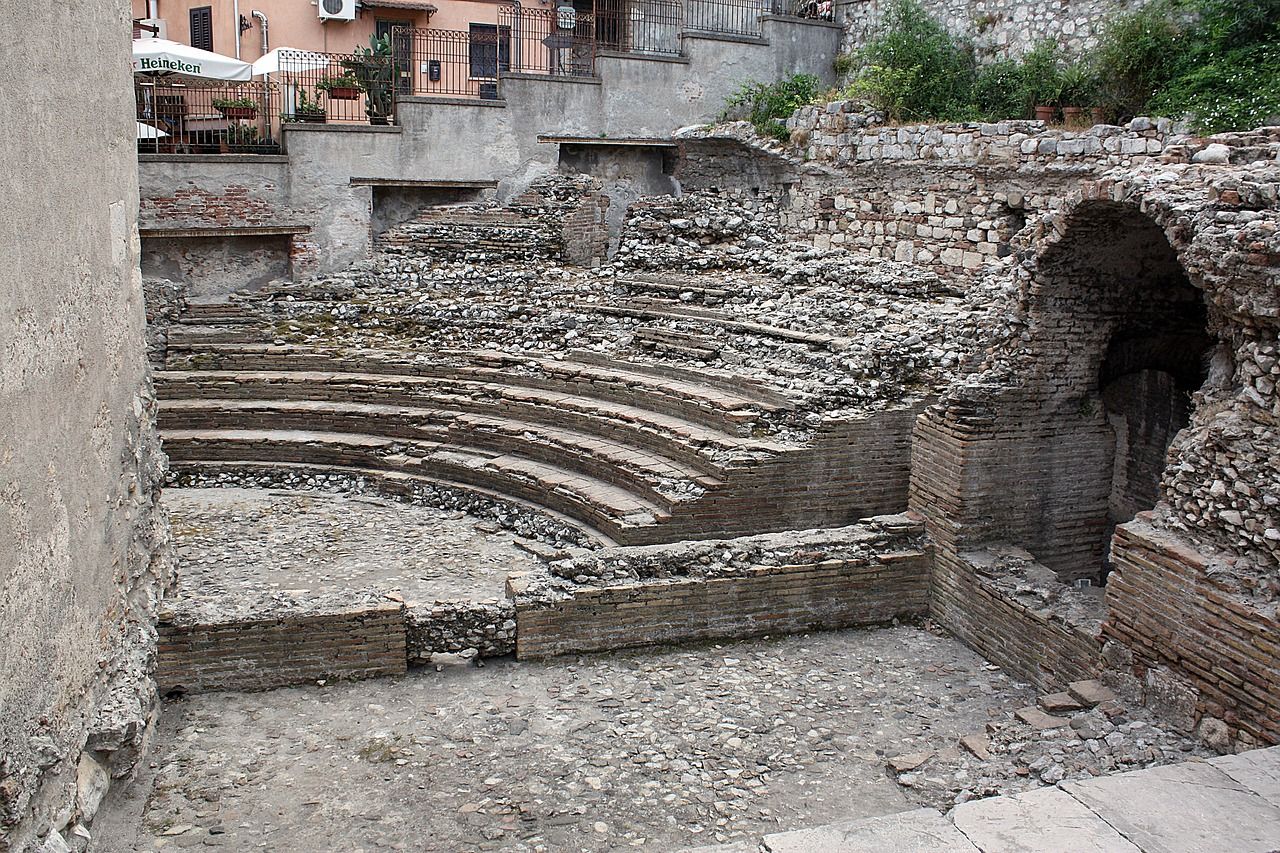 https://mdw-travel-data-us-east-1.s3.amazonaws.com/img/country/Italy/Amphitheater-of-Herculaneum/img_00.jpg