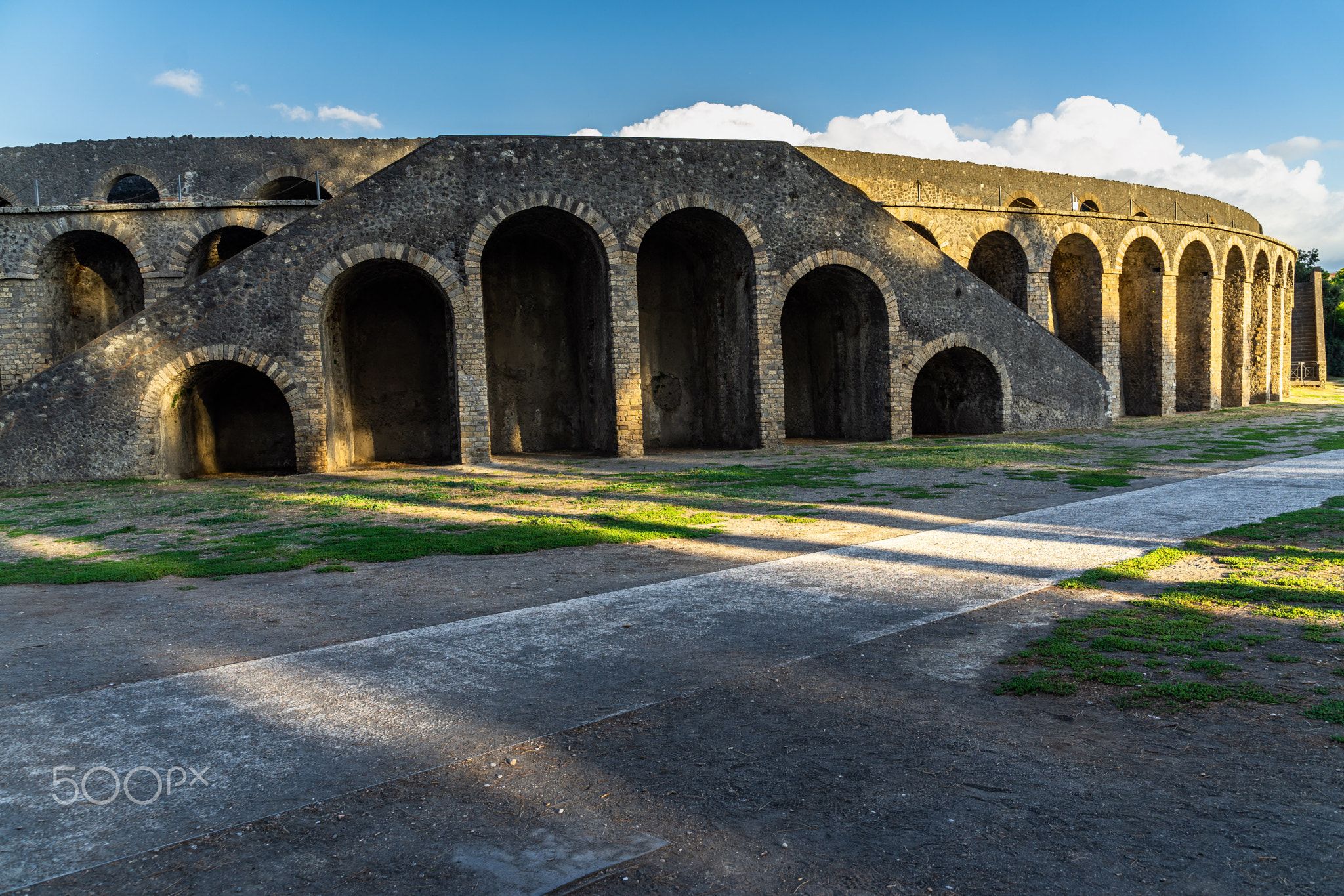 https://mdw-travel-data-us-east-1.s3.amazonaws.com/img/country/Italy/Amphitheater-of-Herculaneum/img_01.jpg