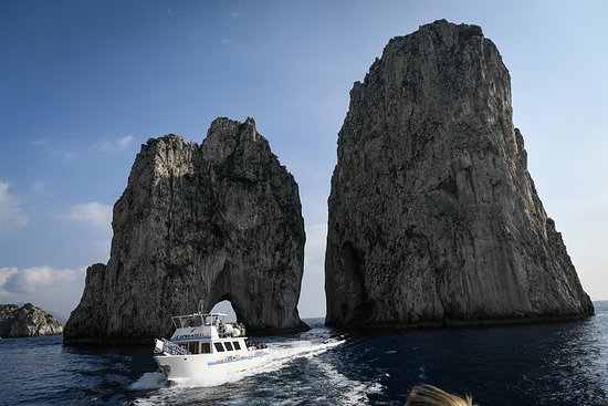 https://mdw-travel-data-us-east-1.s3.amazonaws.com/img/country/Italy/Anacapri/img_02.jpg