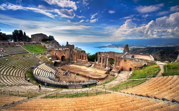https://mdw-travel-data-us-east-1.s3.amazonaws.com/img/country/Italy/Ancient-Theatre-of-Taormina/img_03.jpg
